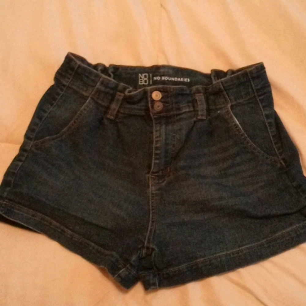 NB shorts, mid-rise, medium (7-8), double button